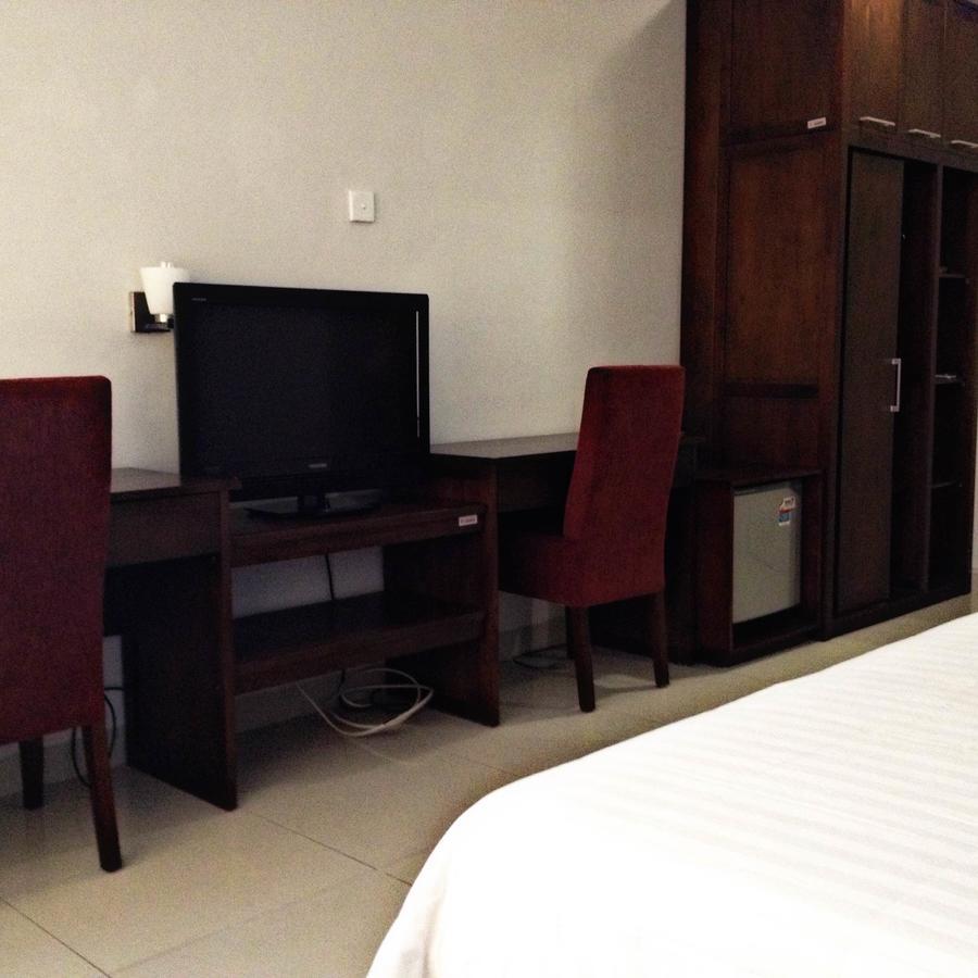 Greensa Inn Surabaya Exterior foto