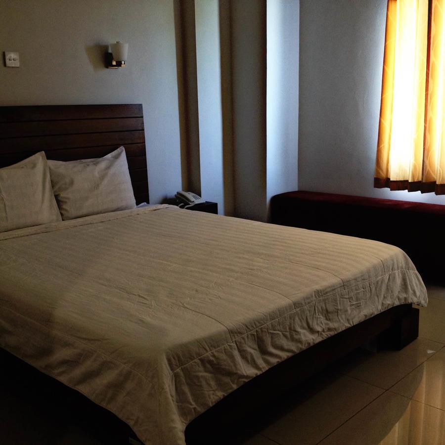 Greensa Inn Surabaya Exterior foto